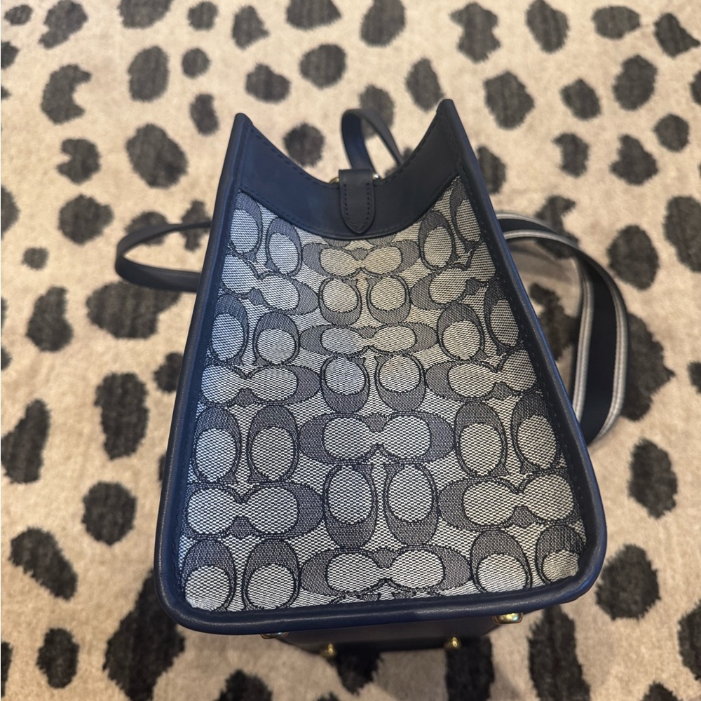 Coach Field Tote 30 - Picture 9 of 11